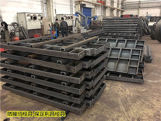 防撞墙模具结构设计