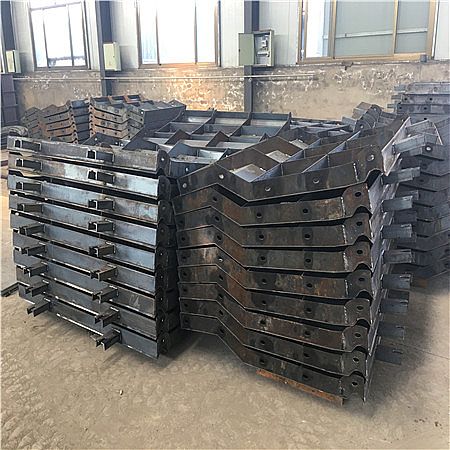 为什么公路会使用防撞墙钢模板