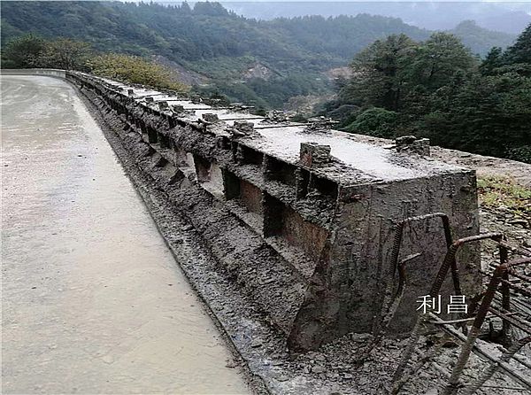 公路防撞护栏钢模具