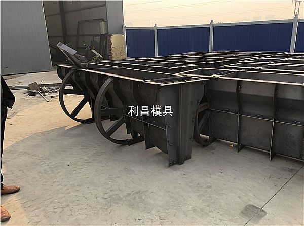 高速隔离墩模具