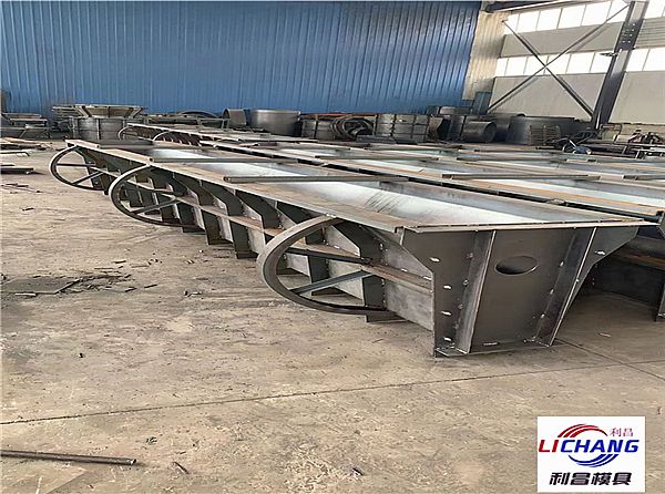 新泽西护栏模具在高速公路中的应用