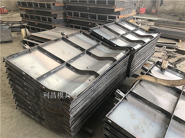 防撞墙钢模具的施工过程