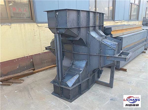 码头扭工字块模具结构原理