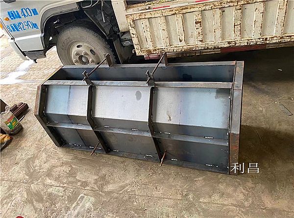 防撞墩模具的产品介绍