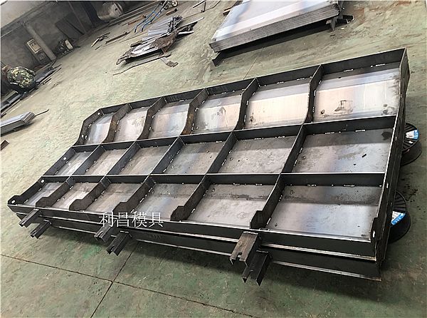 公路防撞墩模具 防撞墩模具应用介绍