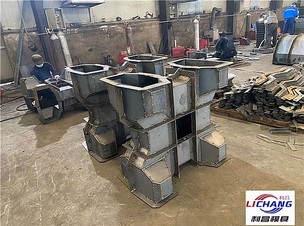 四角空心块模具介绍及图片